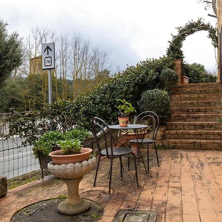 Enchanting Flat With Patio In Abbadia A Isola Monteriggioni Extérieur photo