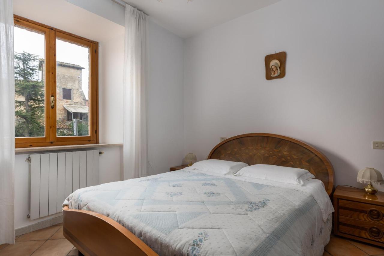 Enchanting Flat With Patio In Abbadia A Isola Monteriggioni Extérieur photo