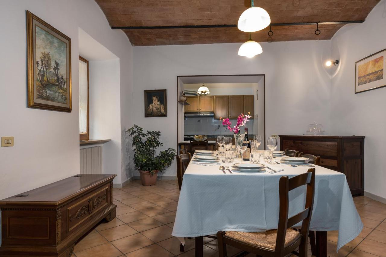Enchanting Flat With Patio In Abbadia A Isola Monteriggioni Extérieur photo