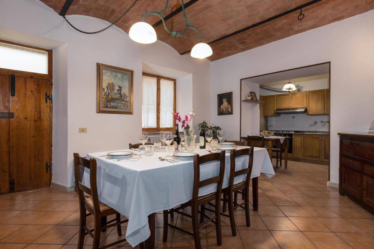 Enchanting Flat With Patio In Abbadia A Isola Monteriggioni Extérieur photo