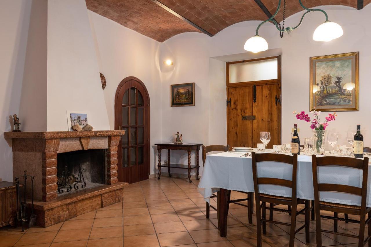 Enchanting Flat With Patio In Abbadia A Isola Monteriggioni Extérieur photo