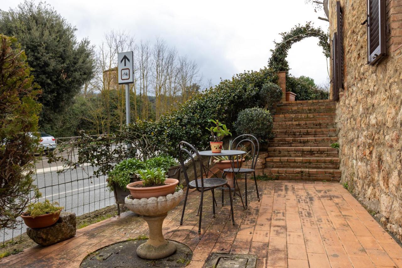 Enchanting Flat With Patio In Abbadia A Isola Monteriggioni Extérieur photo