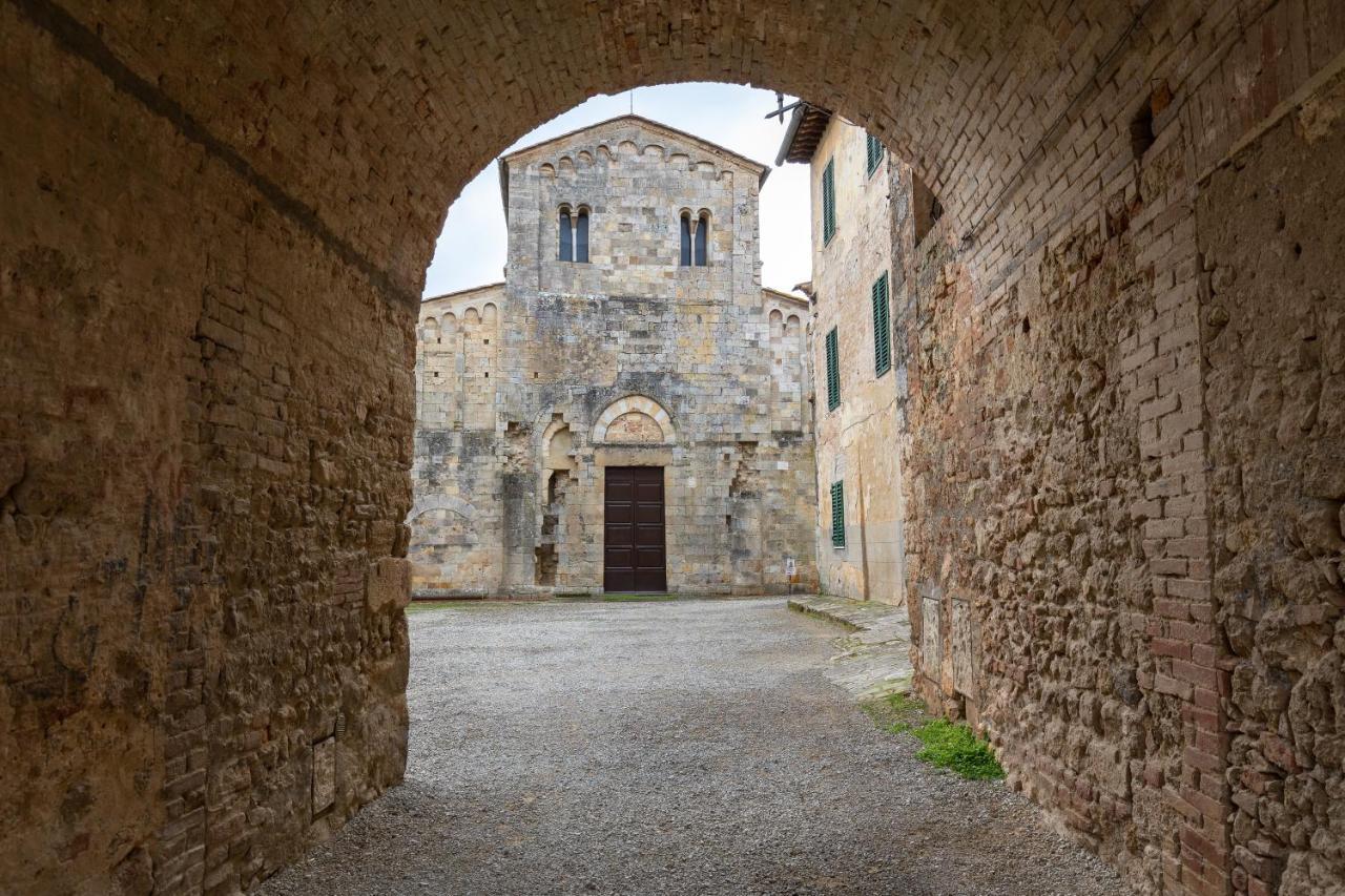 Enchanting Flat With Patio In Abbadia A Isola Monteriggioni Extérieur photo