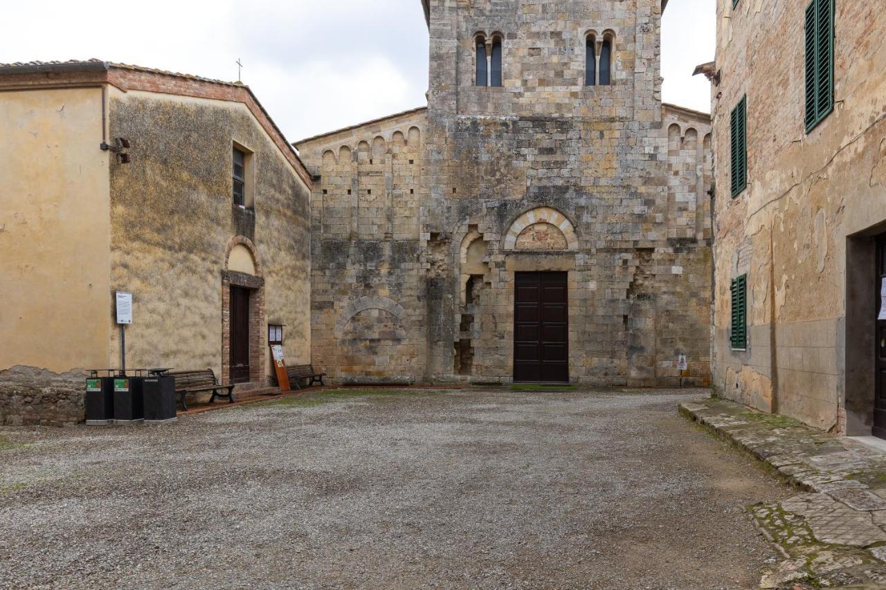 Enchanting Flat With Patio In Abbadia A Isola Monteriggioni Extérieur photo