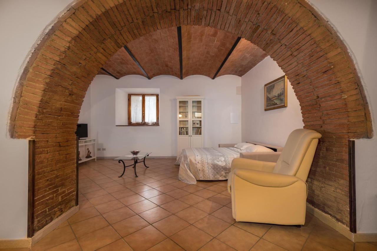 Enchanting Flat With Patio In Abbadia A Isola Monteriggioni Extérieur photo