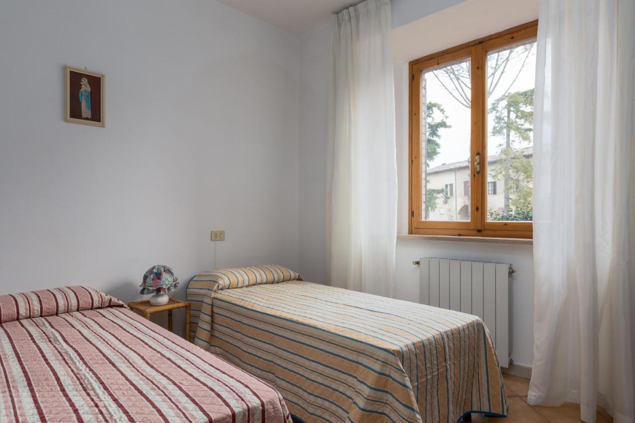 Enchanting Flat With Patio In Abbadia A Isola Monteriggioni Extérieur photo