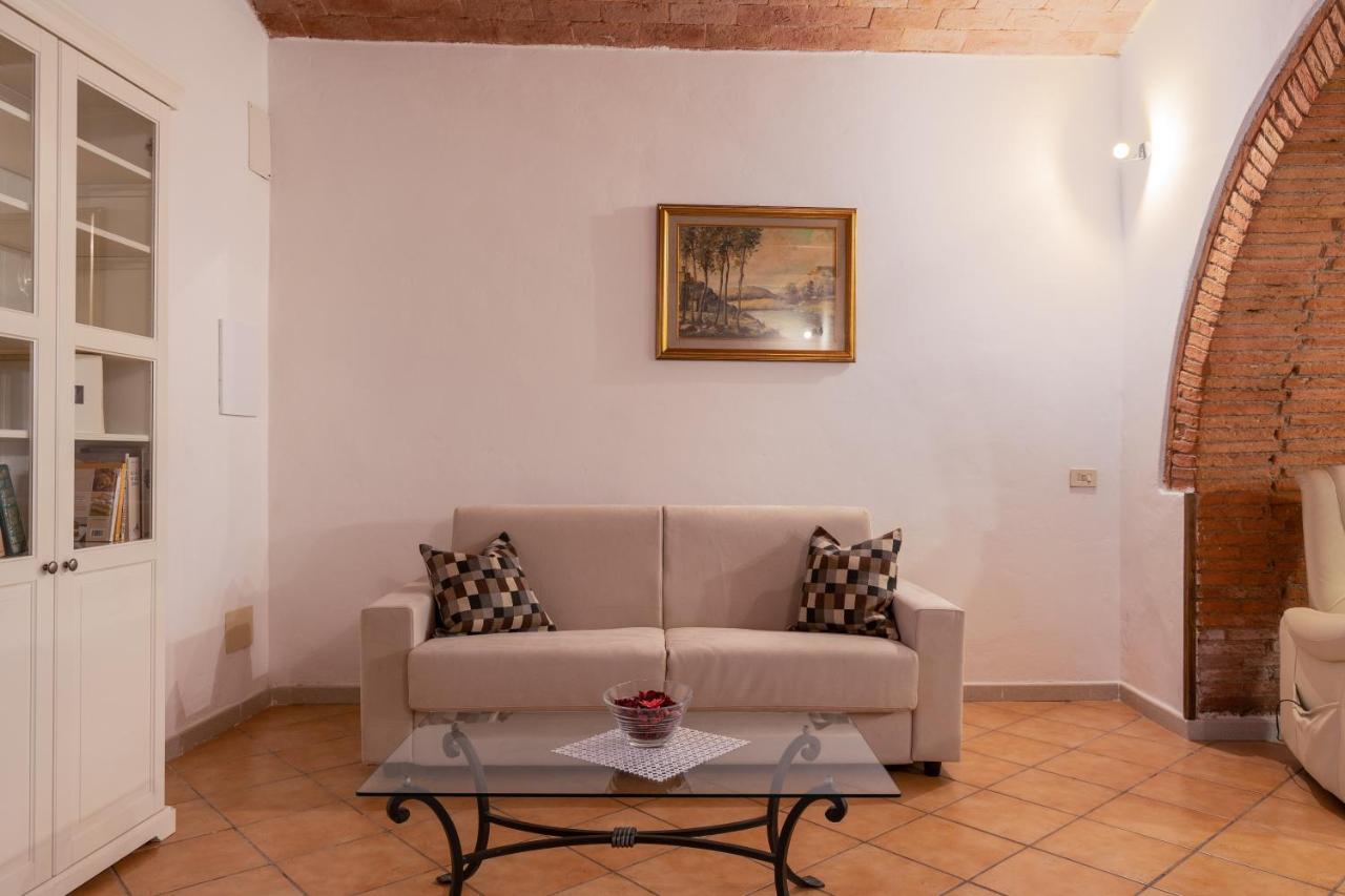 Enchanting Flat With Patio In Abbadia A Isola Monteriggioni Extérieur photo