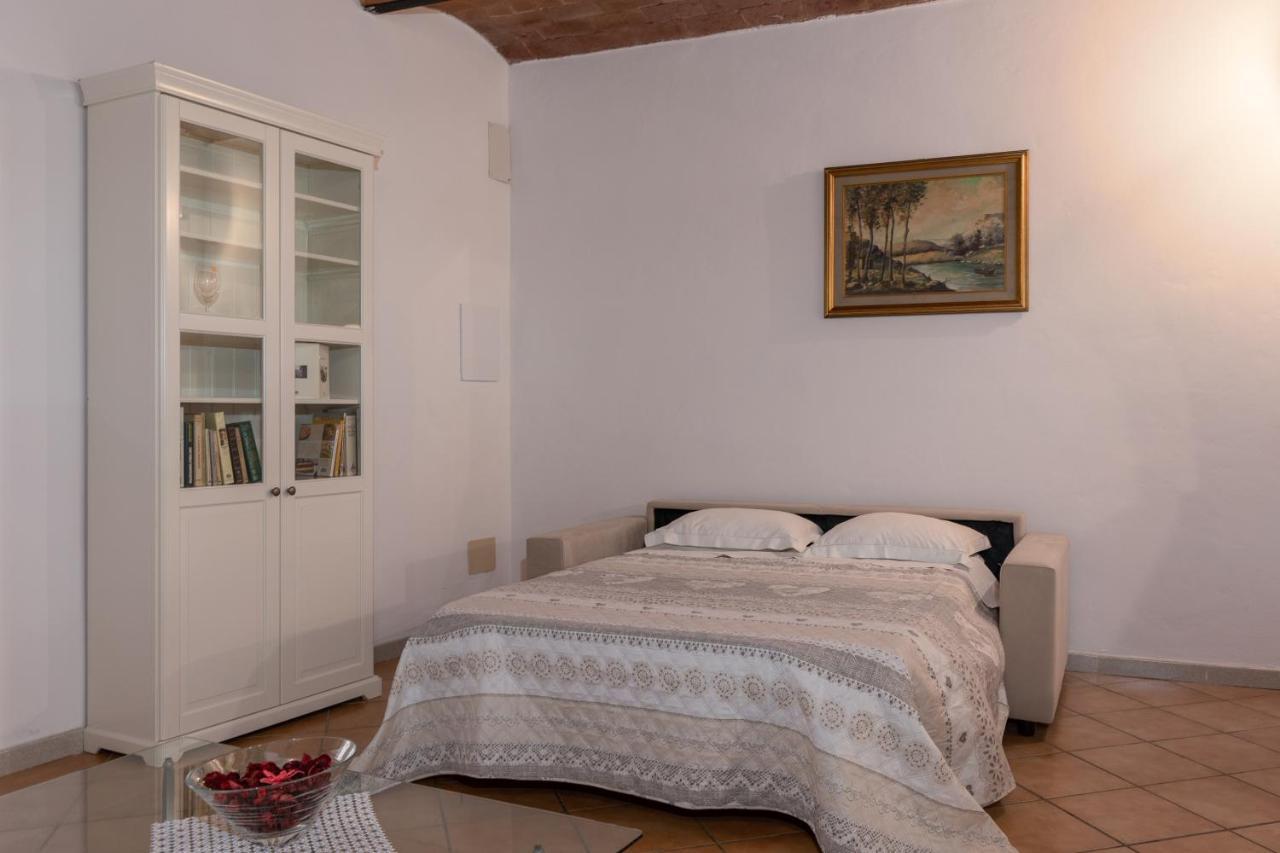 Enchanting Flat With Patio In Abbadia A Isola Monteriggioni Extérieur photo