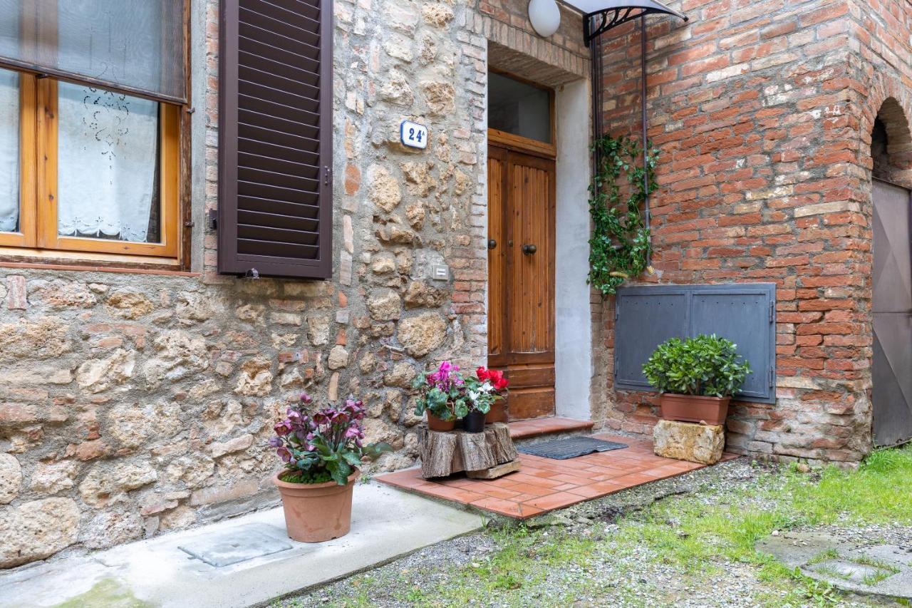 Enchanting Flat With Patio In Abbadia A Isola Monteriggioni Extérieur photo